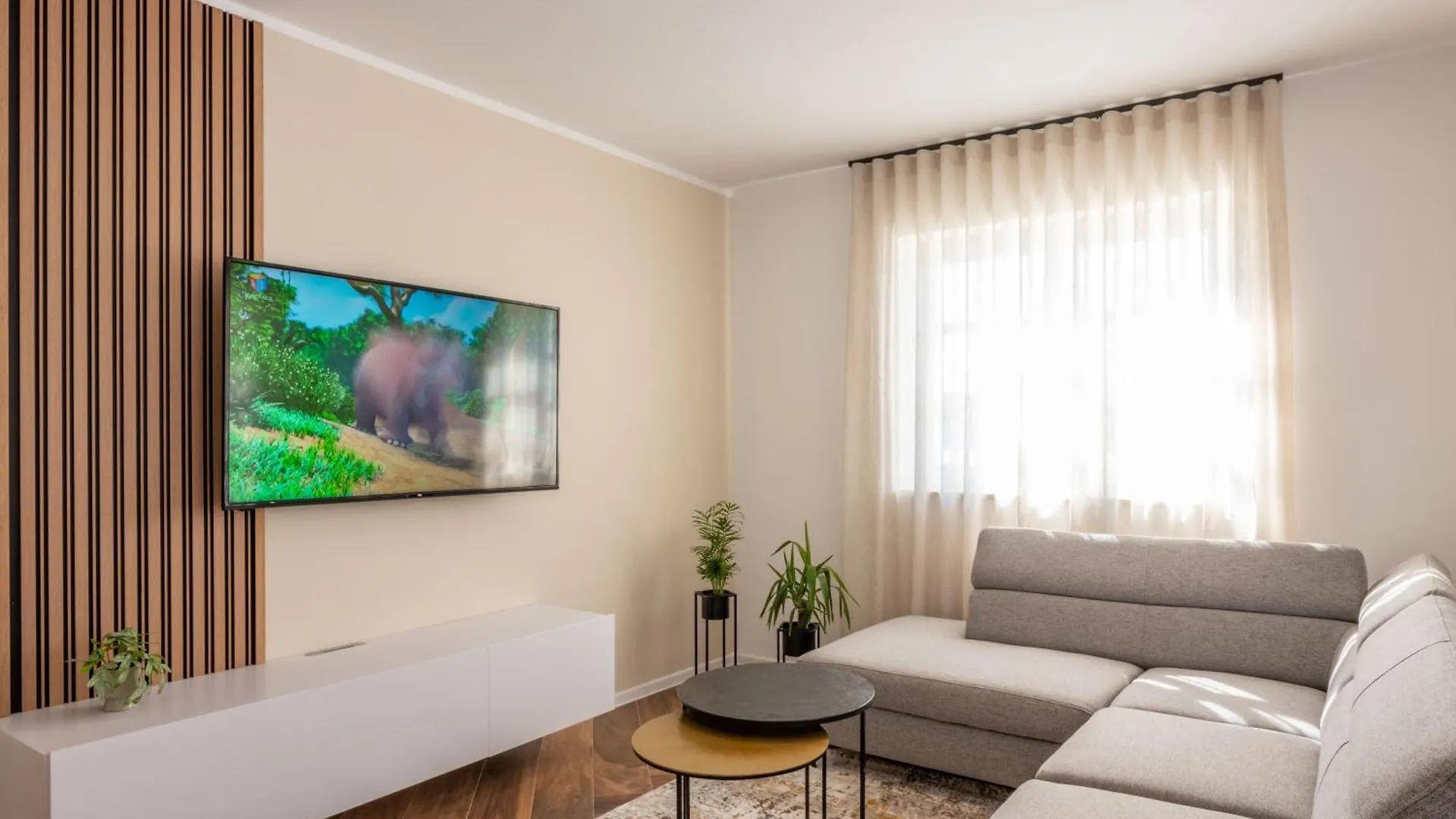 بيت للعطل Villa Fiora, A Beautiful And Modern Villa With A Pool Lasci