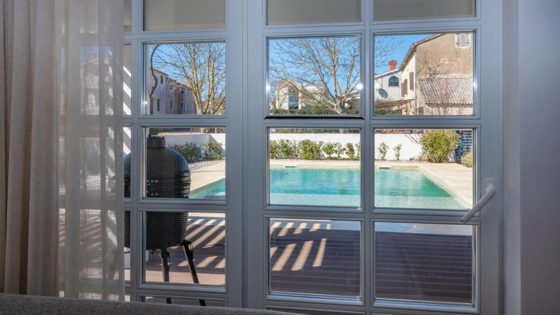 Villa Fiora, A Beautiful And Modern Villa With A Pool Lasci