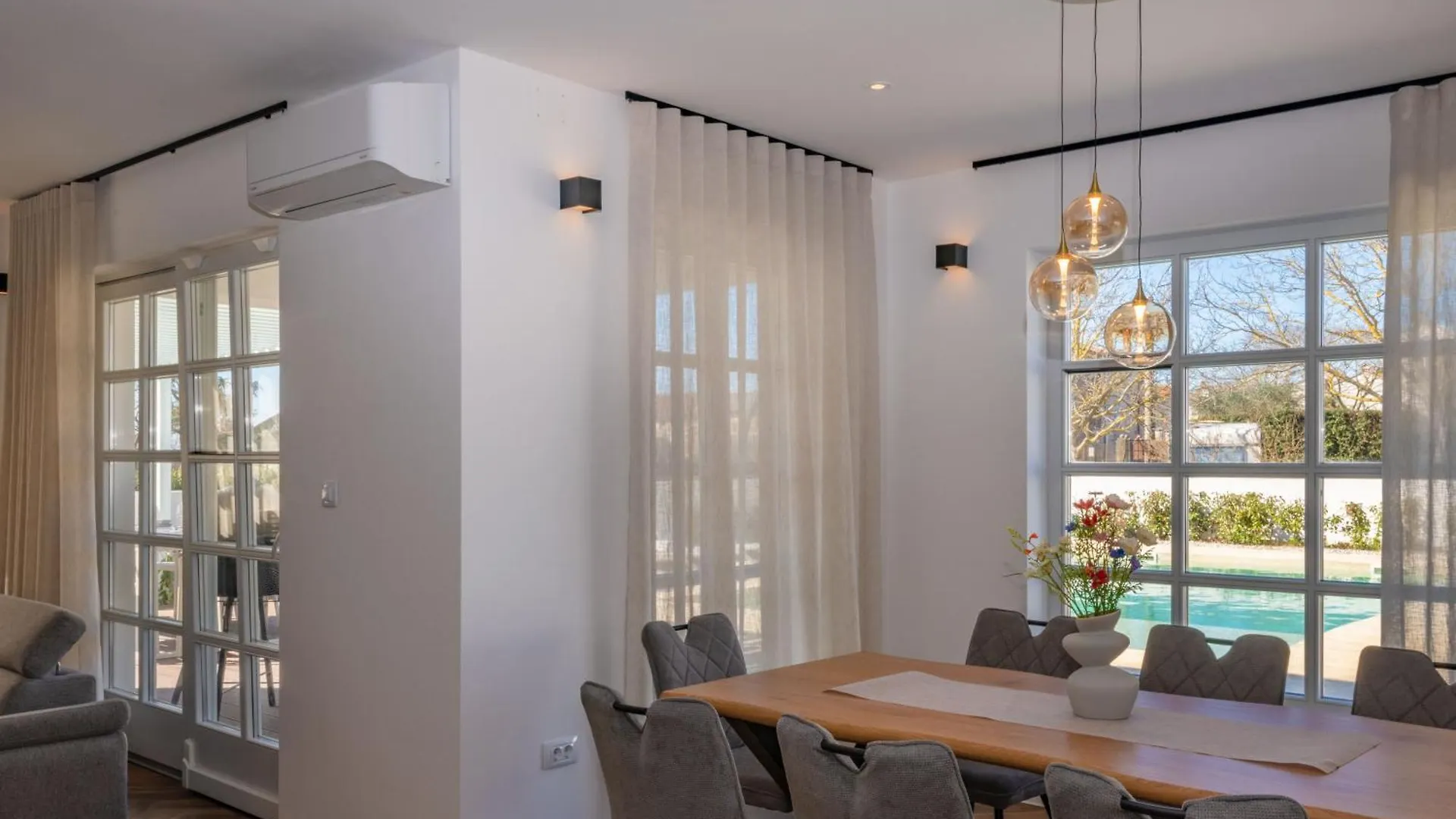 بيت للعطل Villa Fiora, A Beautiful And Modern Villa With A Pool Lasci