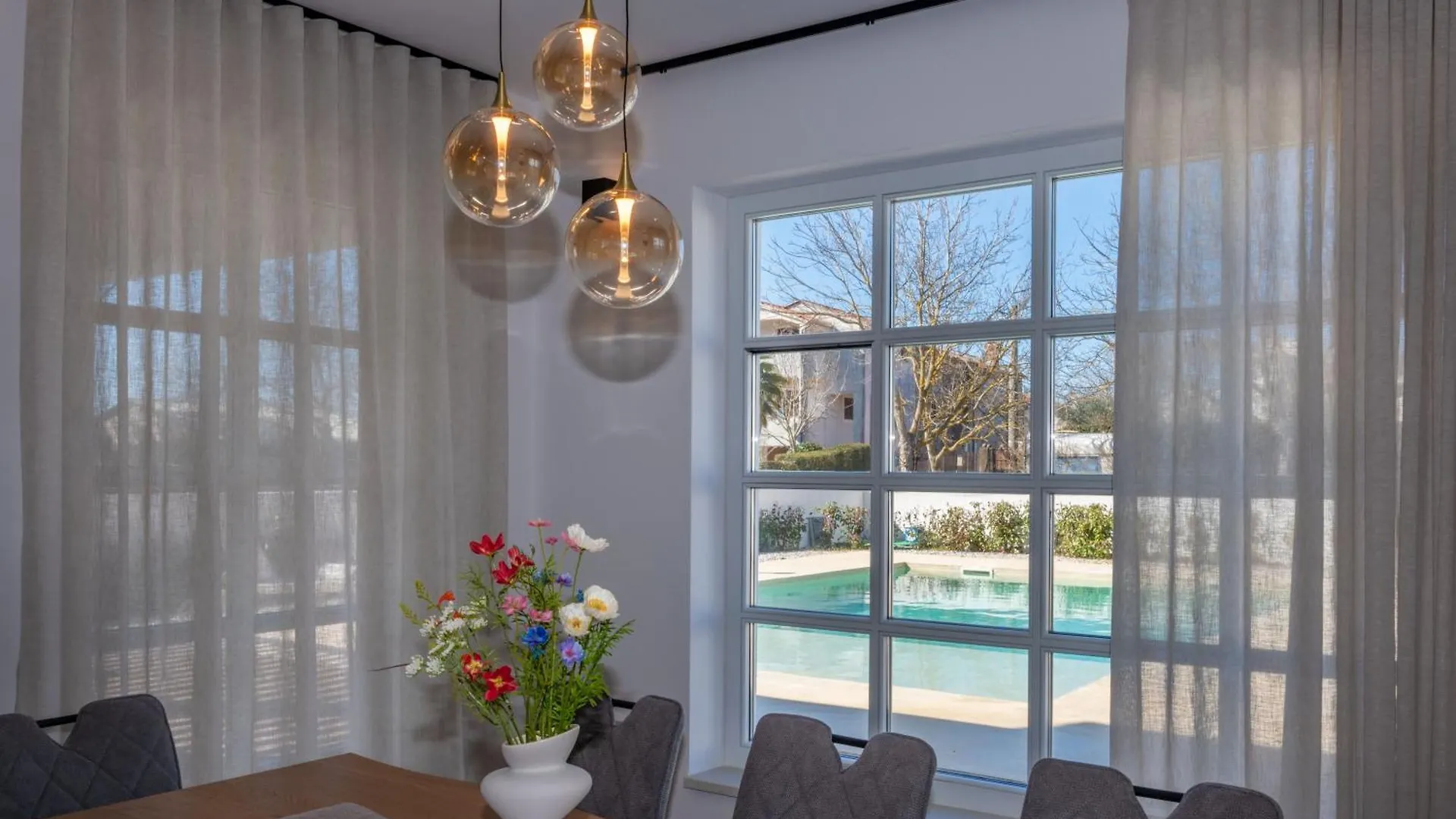 Villa Fiora, A Beautiful And Modern Villa With A Pool Lasci