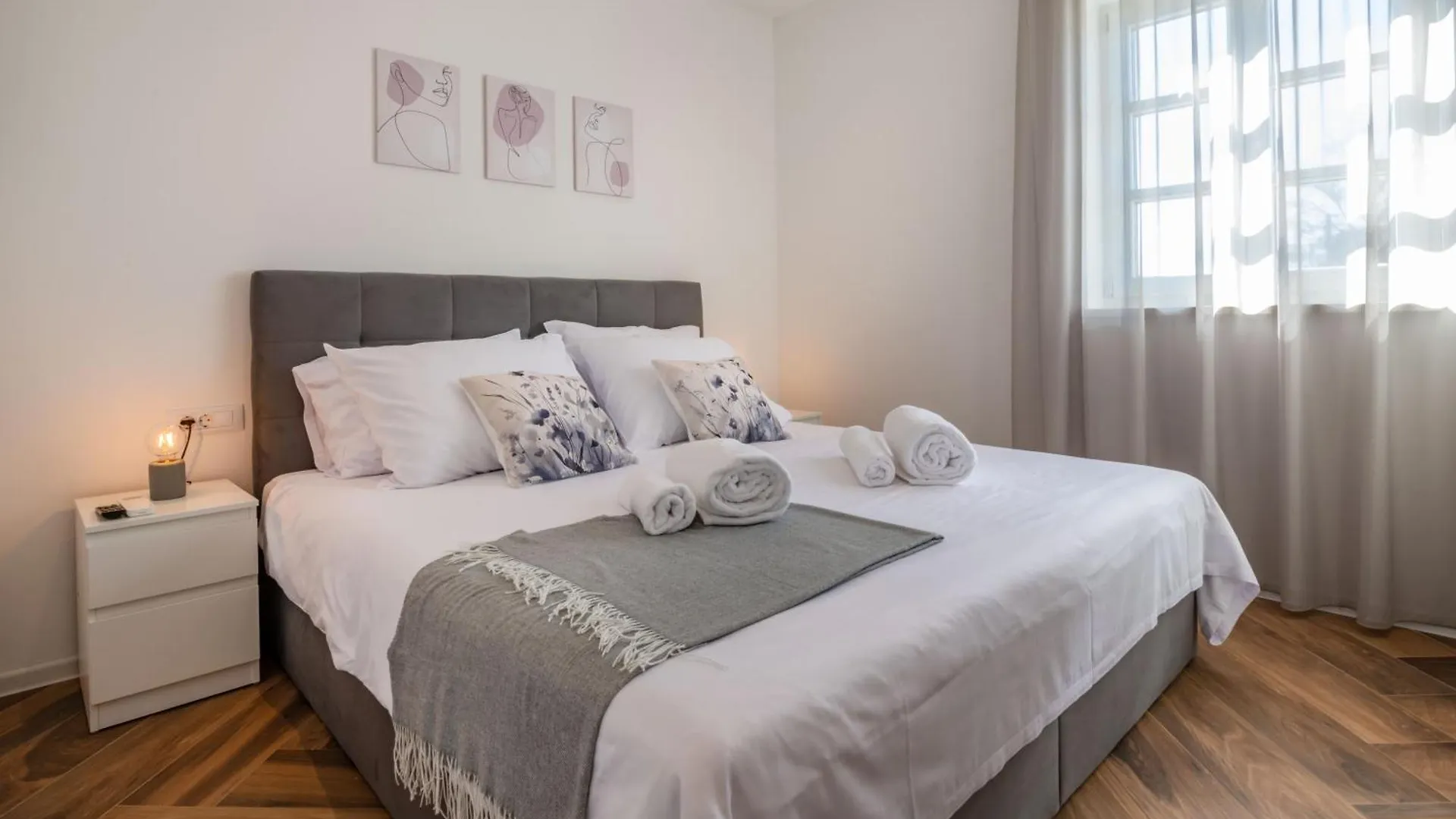 Villa Fiora, A Beautiful And Modern Villa With A Pool Lasci