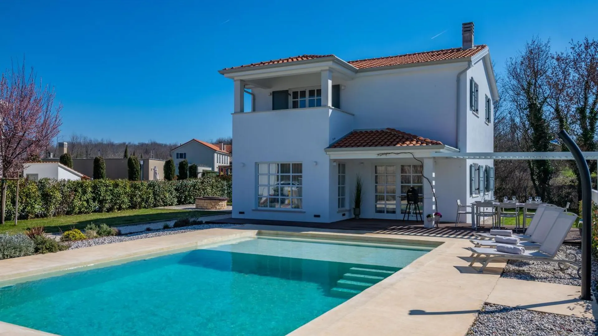 اتصالات Villa Fiora, A Beautiful And Modern Villa With A Pool 